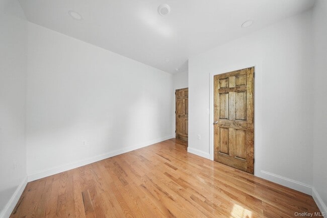 Building Photo - 14 Yankee Pl