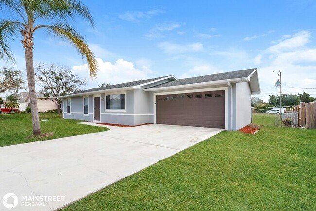 Foto del edificio - 18529 Phlox Dr, Fort Myers, FL 33967