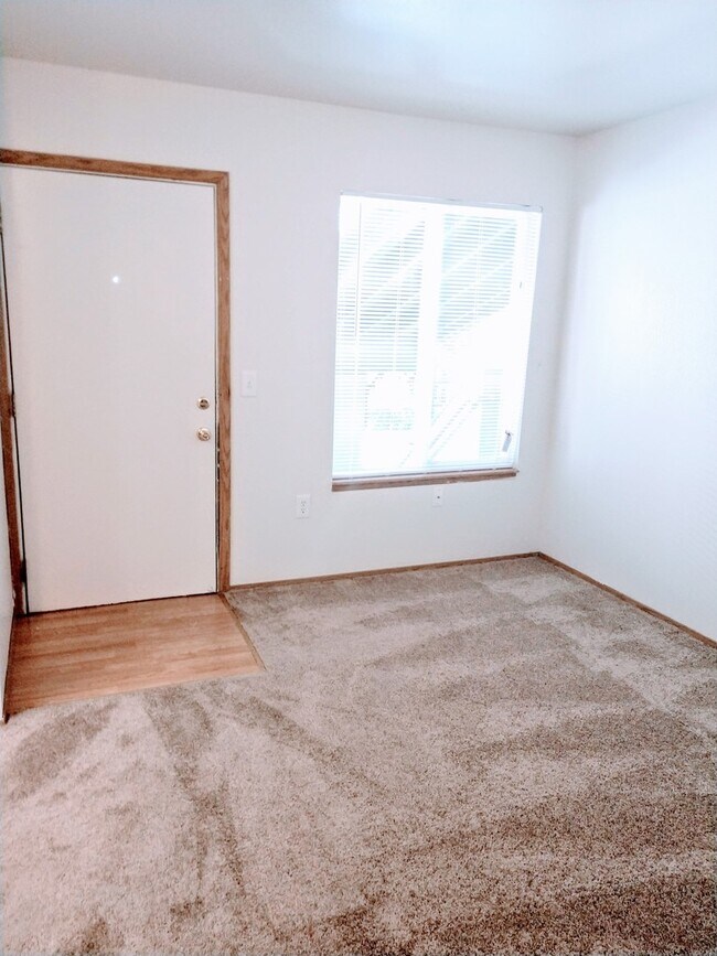 Foto del edificio - 131-149 SE 151st Avenue