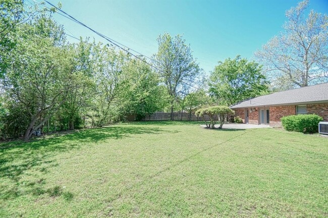 Foto del edificio - 824 Oakbrook Dr