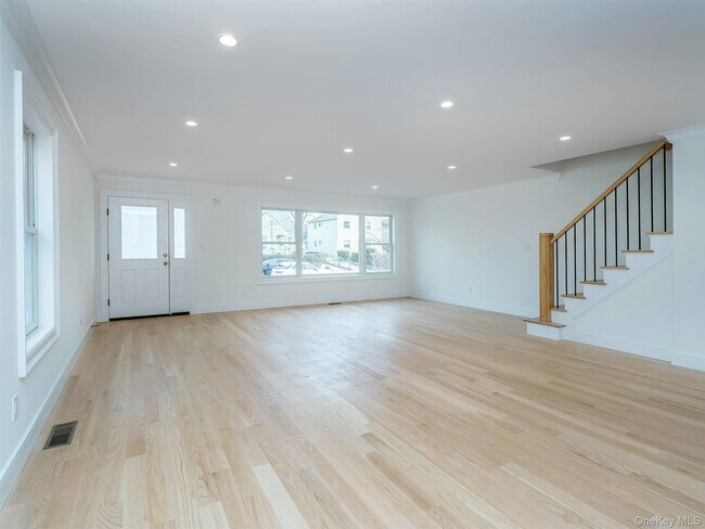 Building Photo - 35 B Dunwood Rd