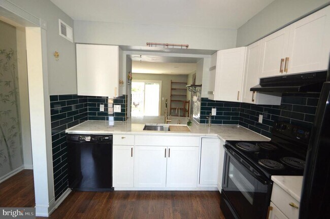 Foto del edificio - 14709 Southwarke Pl