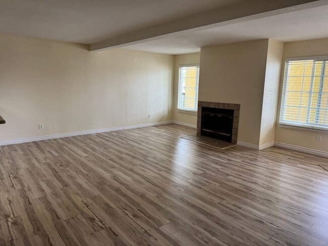 Foto del edificio - Long Term Unfurnished Condo - Block from Beach