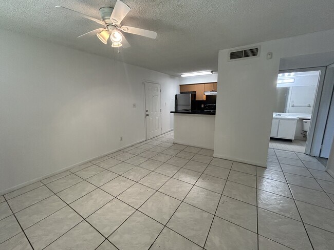 Foto del edificio - 620 S Park Rd
