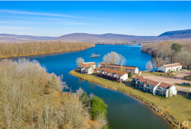 Building Photo - Quail Hollow Village