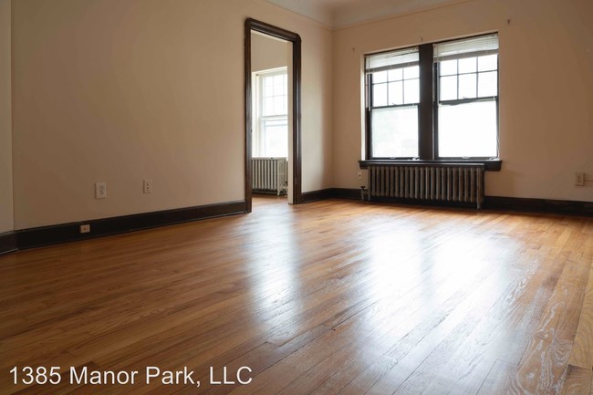 Building Photo - 1385 Manor Park Ave