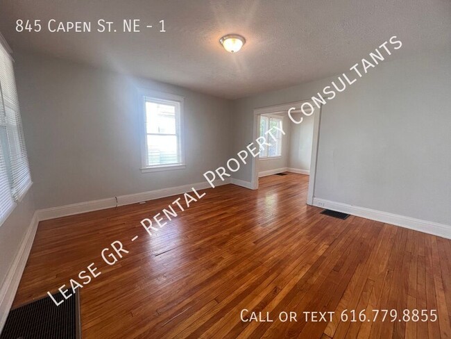 Foto del edificio - 3 Bedroom Duplex in Grand Rapids! Laundry ...