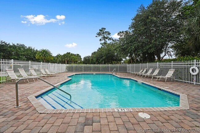 Foto del edificio - 4528 Thornwood Cir