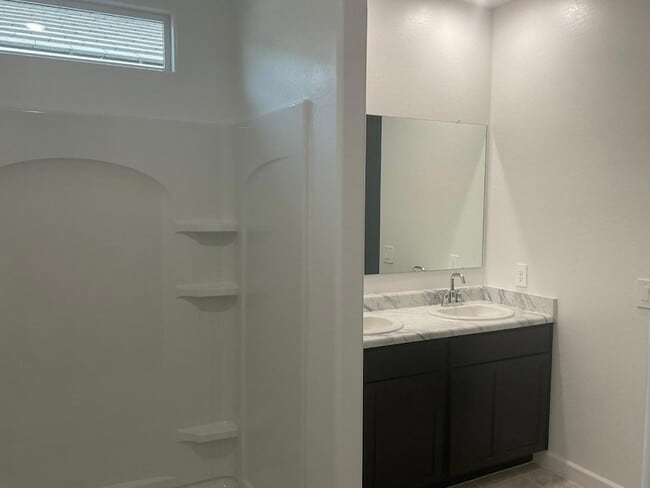 Foto del edificio - 3375 W Stanton Ave