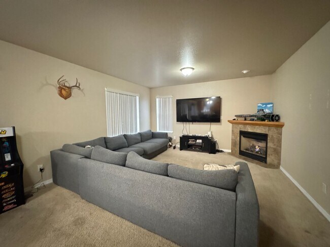 Foto del edificio - Price lowered! Beautiful 5 Bedroom home in Wellington