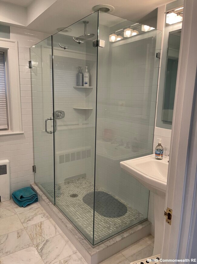 Foto del edificio - 4 Blanchard Rd