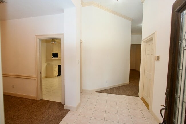 Building Photo - 6706 Prairie Dunes Dr