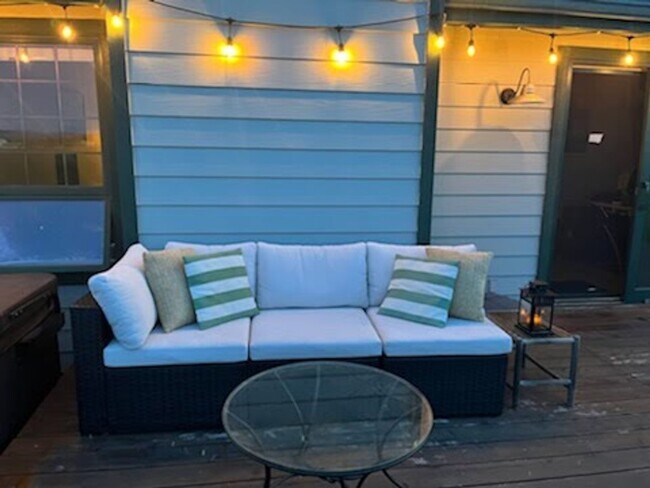 Building Photo - 3 BDR, 2 BA - Fully Furnished Home