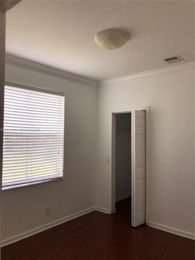 Foto del edificio - 693 Live Oak Ln