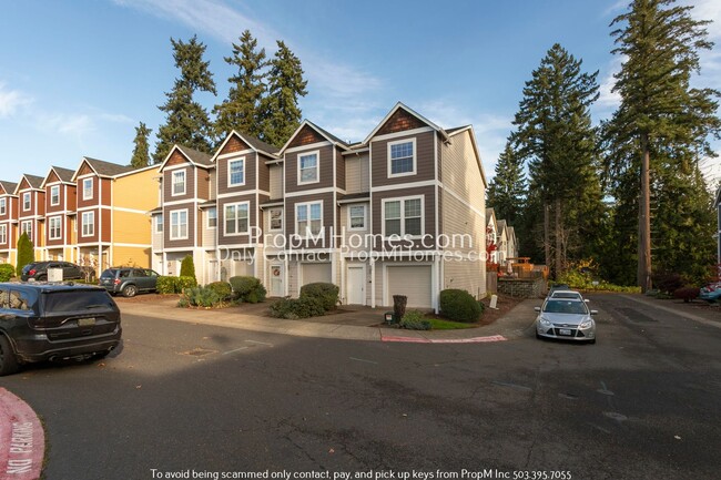 Building Photo - Corner Unit Townhome In Fantastic Aloha! T...