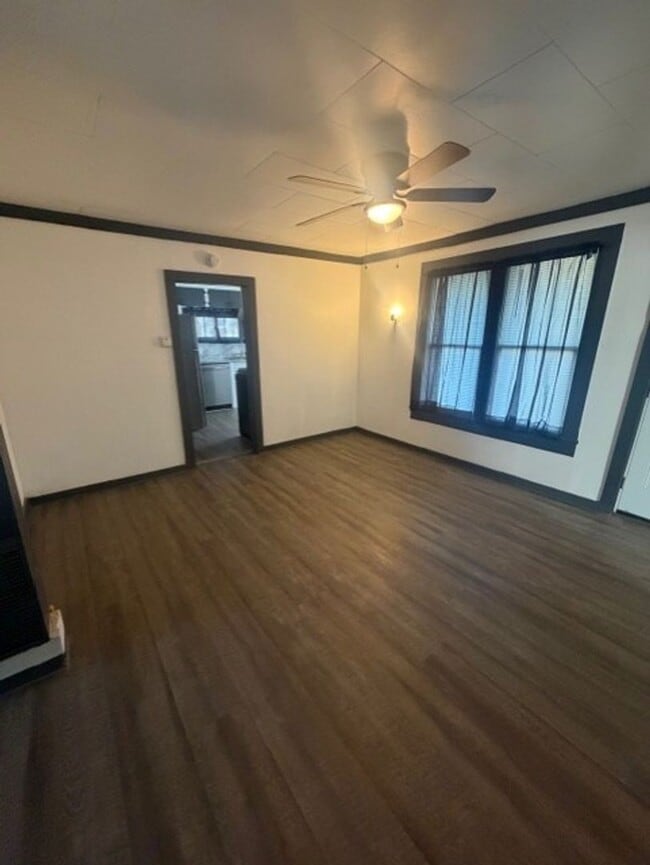 Building Photo - Beautifully Remodeled 3 Bedroom, 1 Bath Home – Move-In Ready!