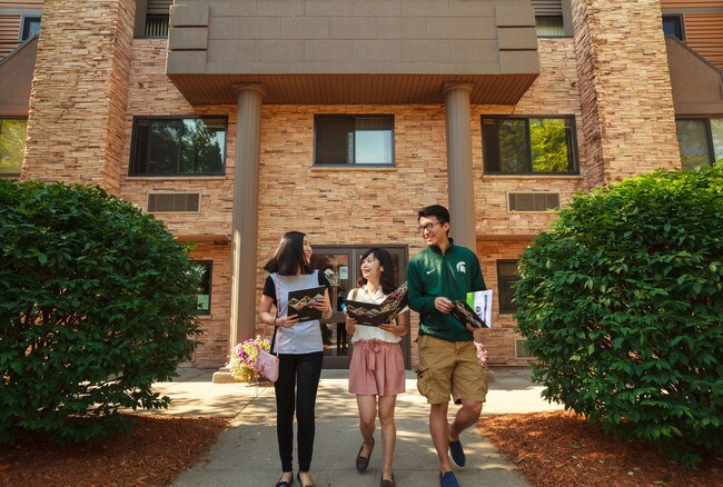 Foto del edificio - The Oaks Apartments