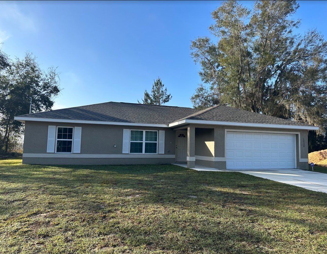 Foto principal - Lovely affordably Priced 3 Bd/2 bath home ...