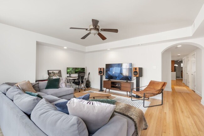 Foto del edificio - 2735 N Kimball Ave