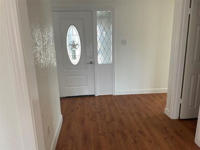 Building Photo - 10930 Bob White Dr