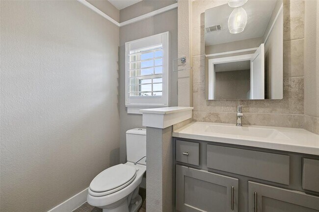 Foto del edificio - 201 Honey Creek Ct