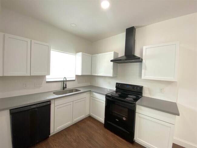 Building Photo - 9834 Racine St