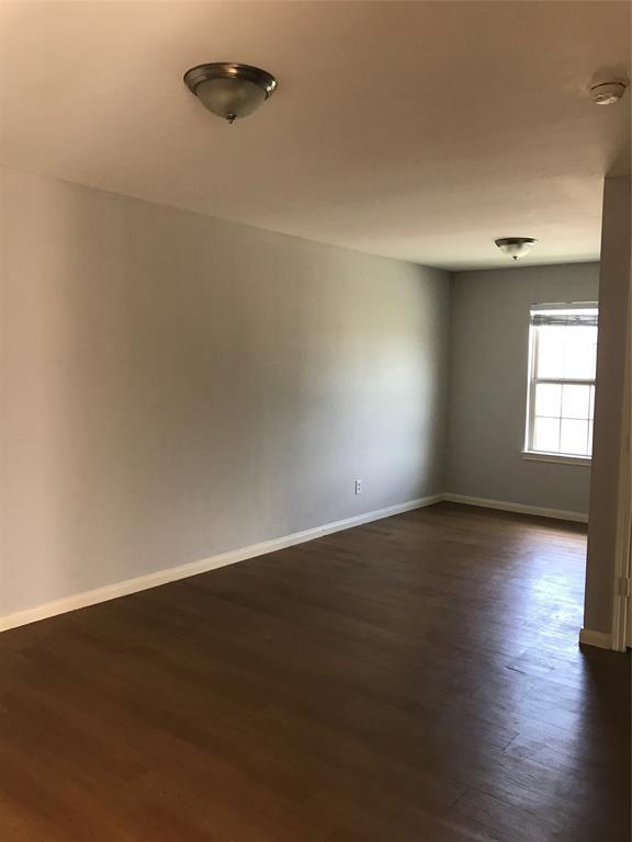 Building Photo - 304 Dell Ct