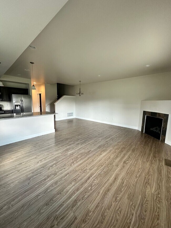 Building Photo - Hillguard