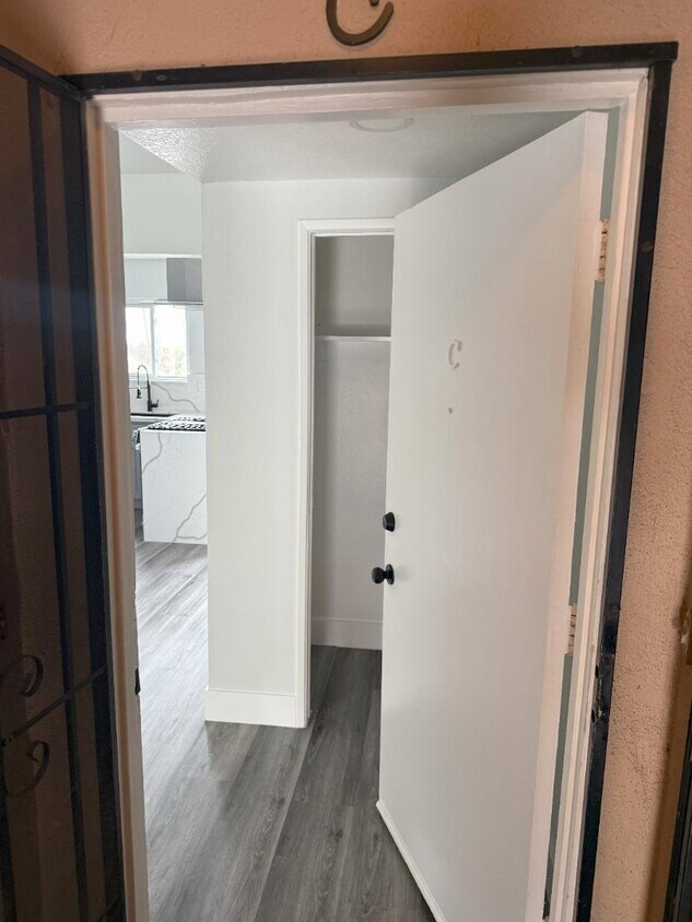 Foto principal - 122 N Merrimac Dr