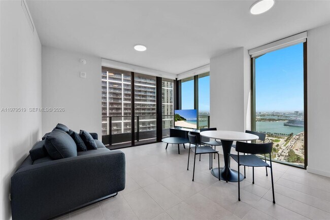 Building Photo - 121 NE 5th St