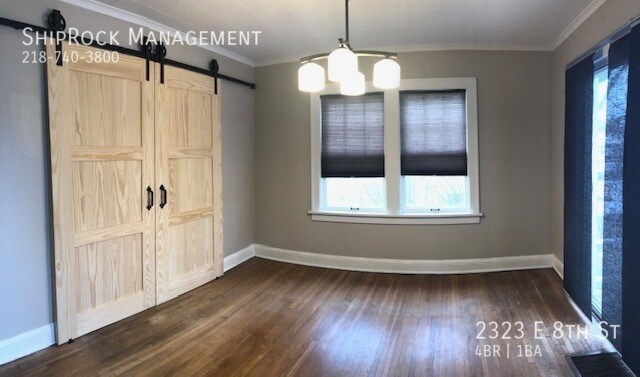 Foto del edificio - 2323 E 8th St