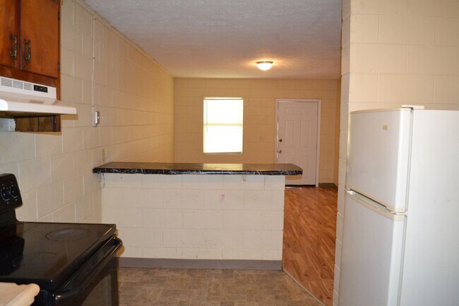 Building Photo - 1601 A Vernon St