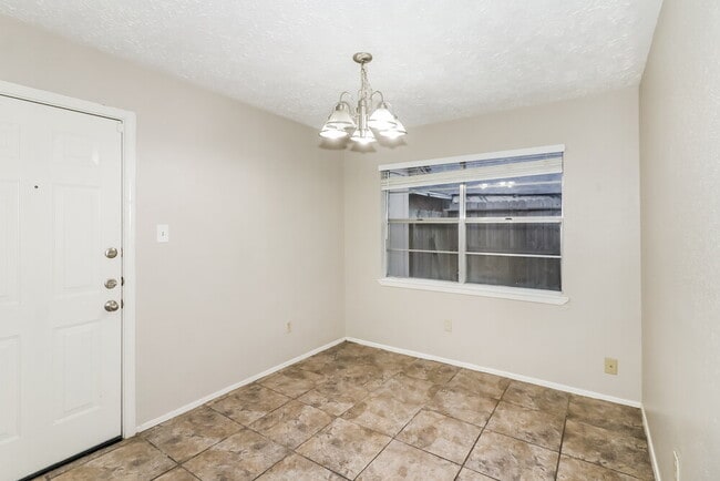 Building Photo - 14214 Bateau Dr