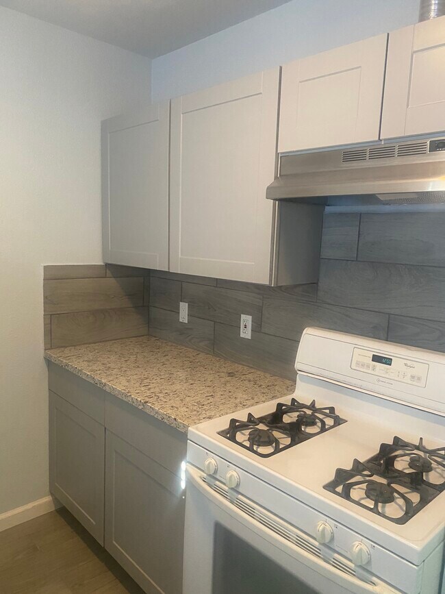 Building Photo - 223 E Arcade St