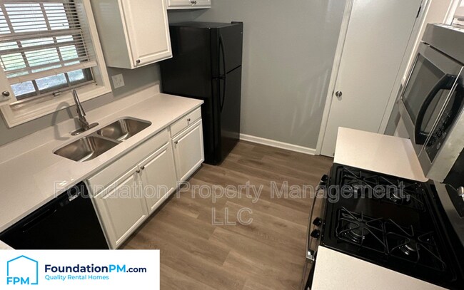 Building Photo - 7770 Deerfield Cove