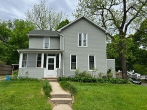 Building Photo - 204 S 4th St