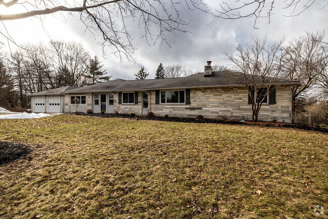 Building Photo - 4559 Makyes Rd