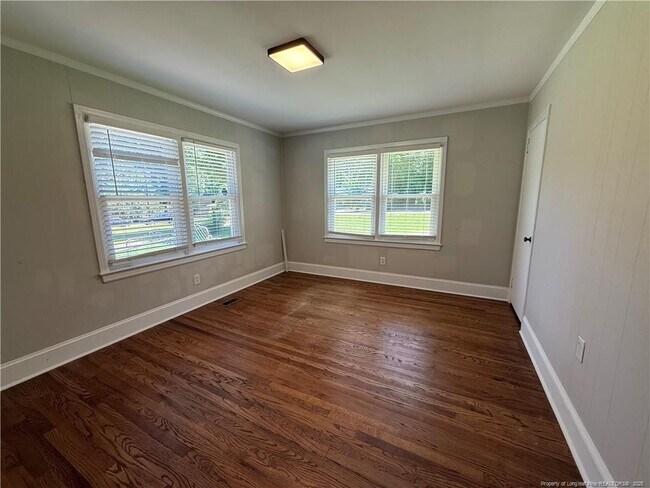 Building Photo - 907 Evans Dr