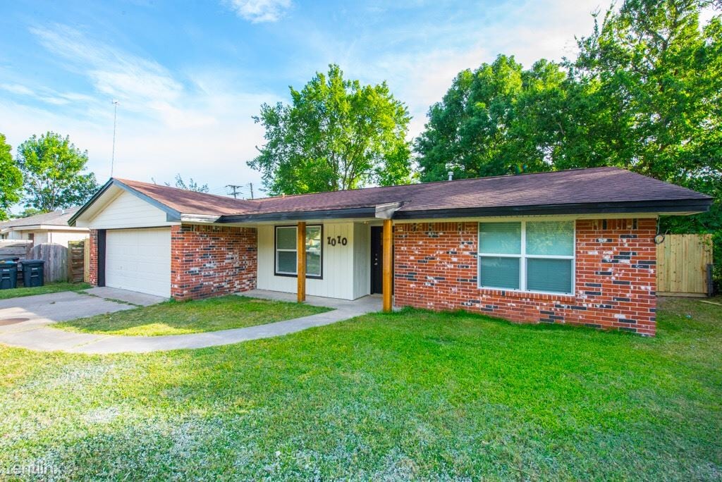 1010 Holik Dr, College Station, TX 77840 House Rental in College Station, TX