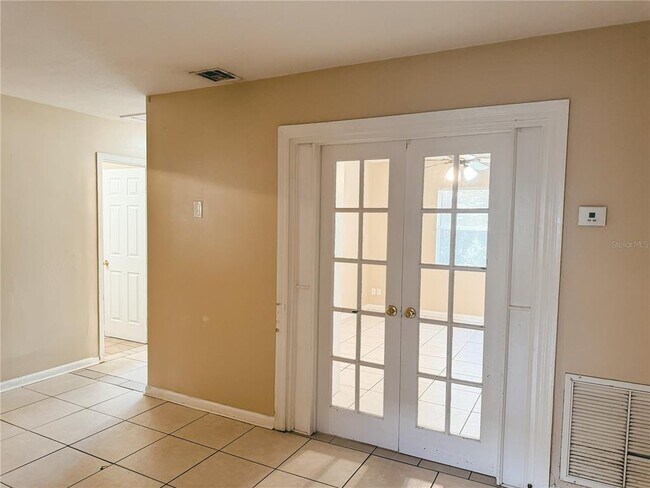 Building Photo - 315 Thornton Ln