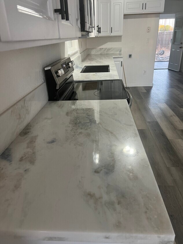 Foto principal - 11825 Sheldon Lake Dr