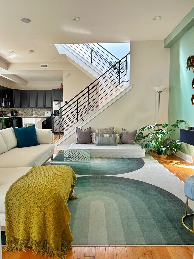 Living room - 14 W Thompson St