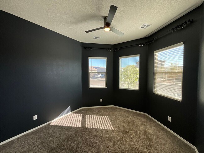 Building Photo - 3 Bedroom Single Story Home Available Near...