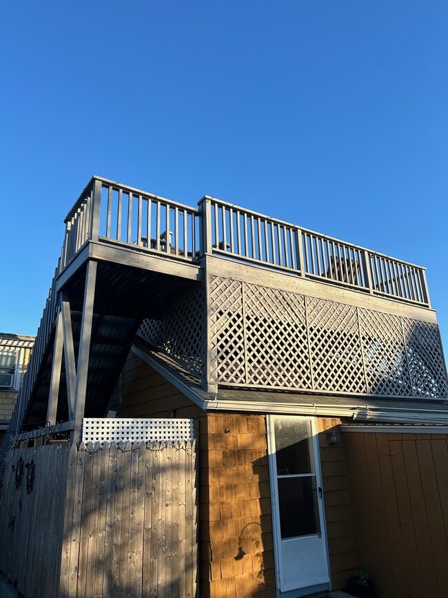 private entrance/outdoor shower - 30 Ninigret Ave