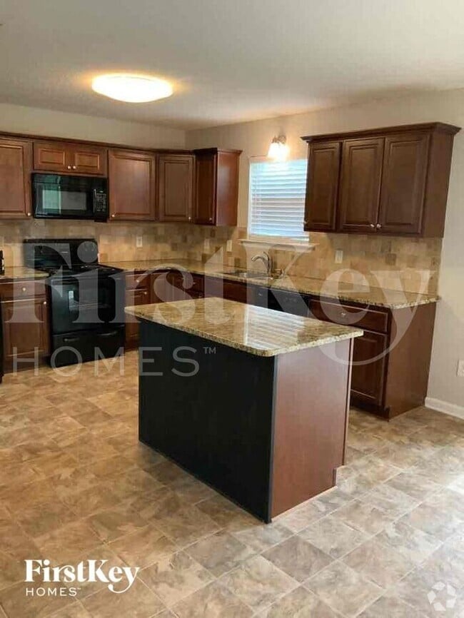 Building Photo - 341 Hill Crest Cir