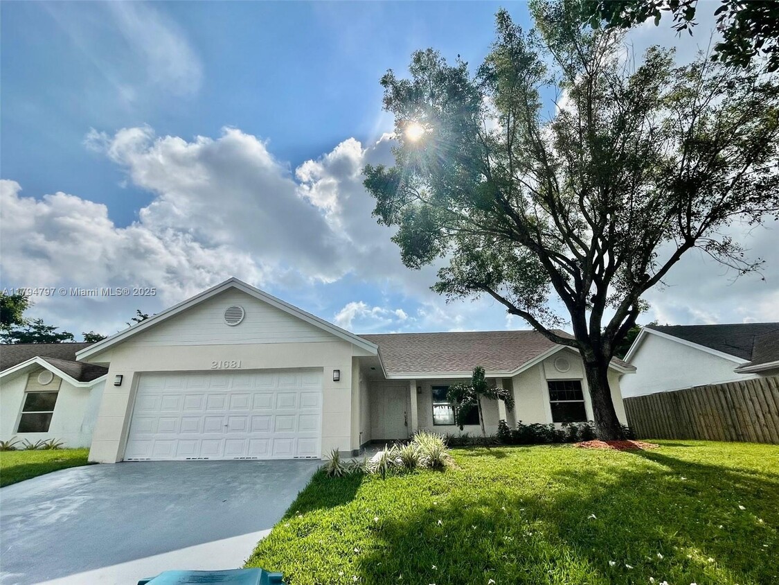 Foto principal - 21681 SW 97th Ct