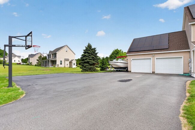 Building Photo - Spacious Stratham Home | Semi-In Ground Pool | Finished Basement | AVAILABLE AUGUST 1st