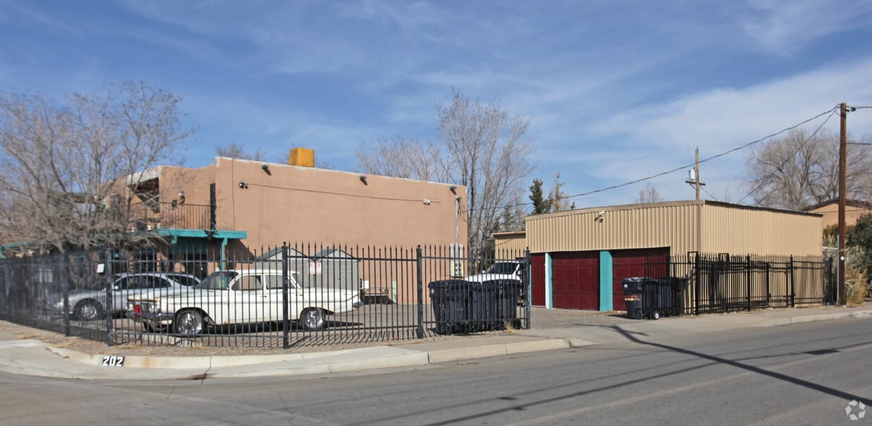 Primary Photo - 202 Chama St NE