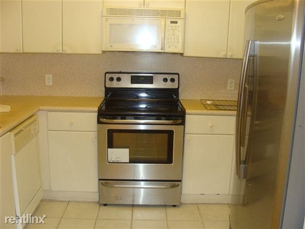 Building Photo - 2441 Shoma Dr