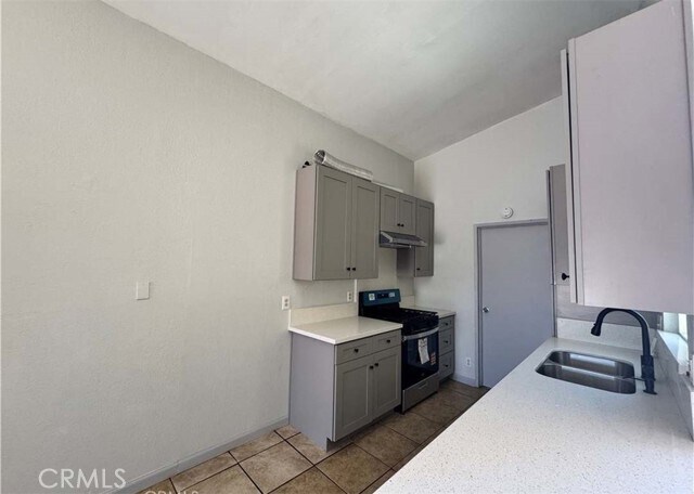 Foto del edificio - 16209 Juniper St